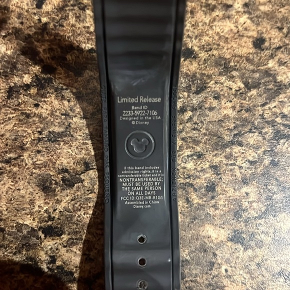 🏚️👻🐭🏰 Disney Limited Release Haunted Mansion Original MagicBand - Picture 4 of 5